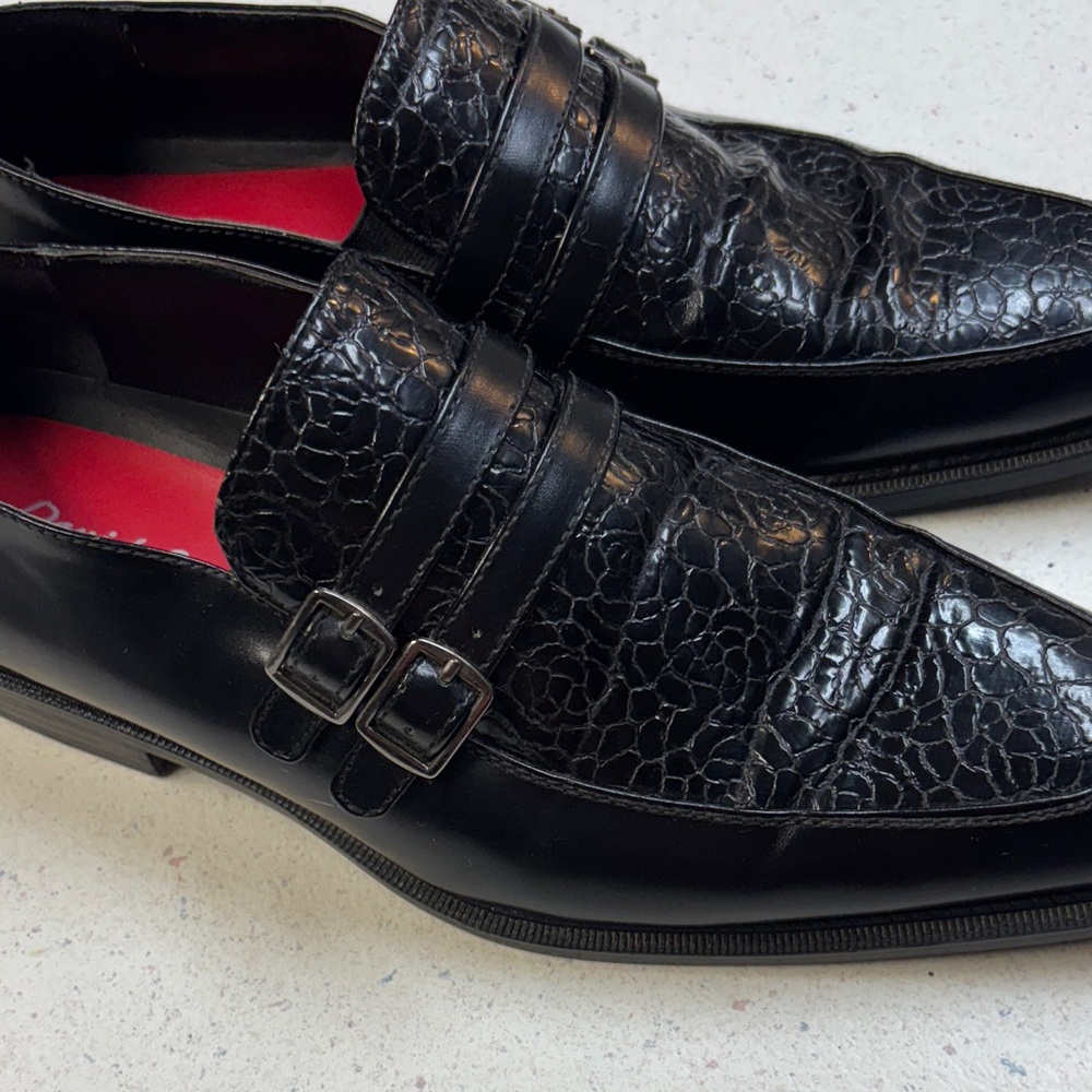 Elegant Black Textured Loafers